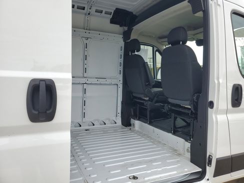 Used 2025 RAM ProMaster 2500 w/ Storage Group image 21