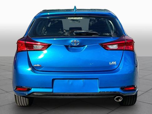 Used 2018 Toyota Corolla iM w/ All-Weather Mat Package FWD image 5