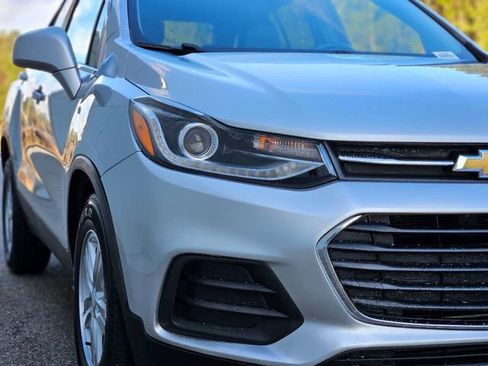 Used 2020 Chevrolet Trax LT w/ LT Convenience Package image 8