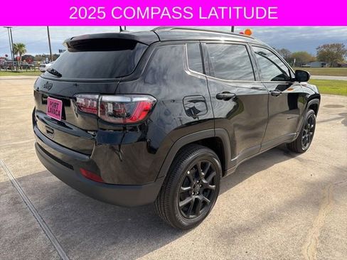 Used 2025 Jeep Compass Latitude image 7