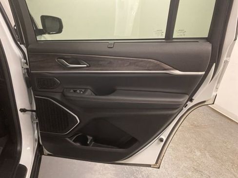 Used 2022 Jeep Grand Cherokee L Limited w/ Luxury Tech Group II image 32