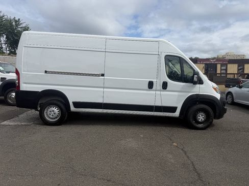 Used 2025 RAM ProMaster 2500 w/ Convenience Group FWD image 1