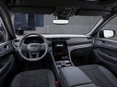 New 2025 Jeep Grand Cherokee Altitude image 14