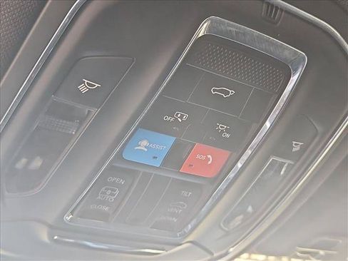 Used 2025 Jeep Grand Cherokee Altitude AWD/4WD image 21