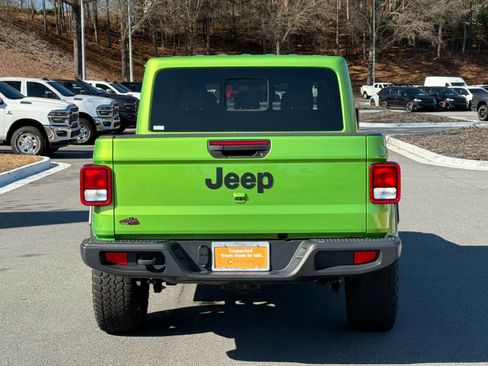 Used 2025 Jeep Gladiator Sport image 4