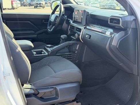 Used 2025 Toyota Tacoma SR5 AWD/4WD image 19