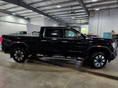 Used 2025 GMC Sierra 2500 Denali w/ Denali Reserve Package AWD/4WD image 2