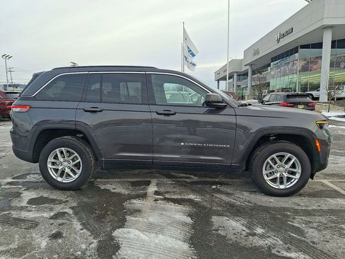 Used 2025 Jeep Grand Cherokee Laredo X image 25