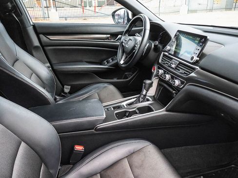 Used 2018 Honda Accord Sport image 17