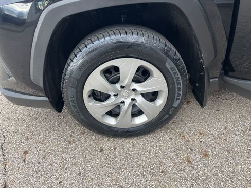 Certified 2021 Toyota RAV4 LE image 29