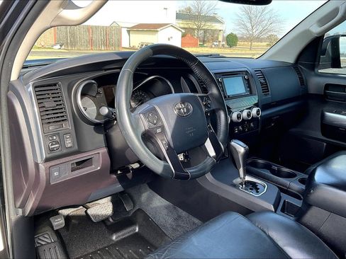 Used 2018 Toyota Sequoia SR5 image 15