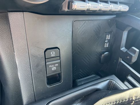 Used 2025 Toyota Tacoma SR AWD/4WD image 27
