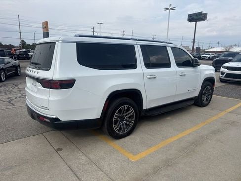Used 2023 Jeep Wagoneer L Series II w/ HD Trailer Tow Package image 3