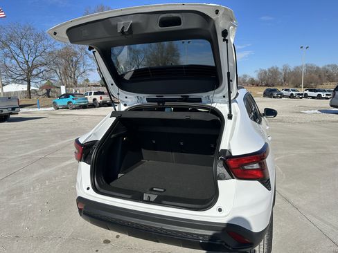 New 2026 Chevrolet Trax RS w/ Driver Confidence Package image 40