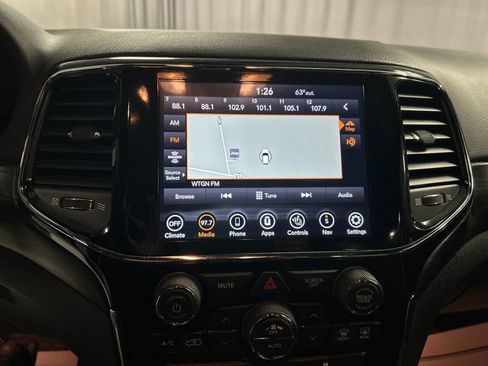 Used 2021 Jeep Grand Cherokee Laredo X image 17