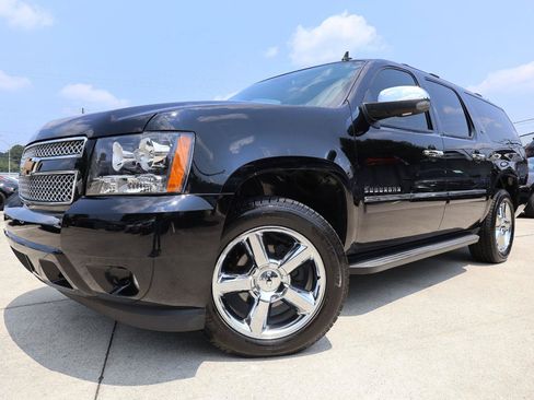 Used 2012 Chevrolet Suburban LTZ RWD image 2