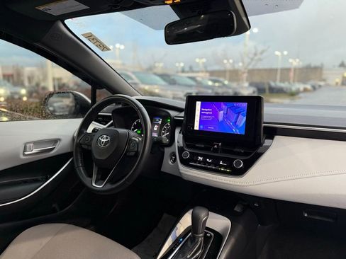 Used 2024 Toyota Corolla SE w/ SE Package image 21