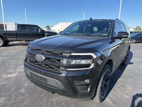 Used 2024 Ford Expedition Limited AWD/4WD image 2