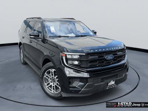 Used 2025 Ford Expedition Active RWD image 3