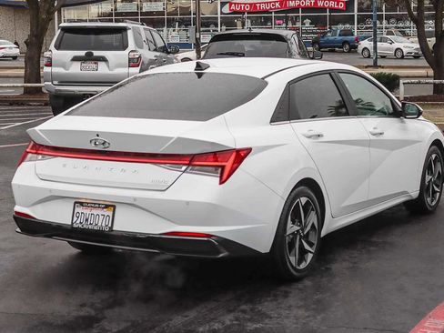 Used 2023 Hyundai Elantra Limited image 4