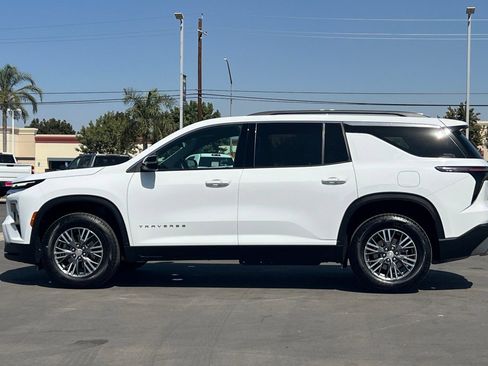 Used 2025 Chevrolet Traverse LT FWD image 8