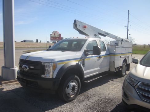 Used 2017 Ford F450 XL image 2