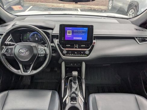 Used 2025 Toyota Corolla Cross AWD Hybrid w/ Convenience Package image 16