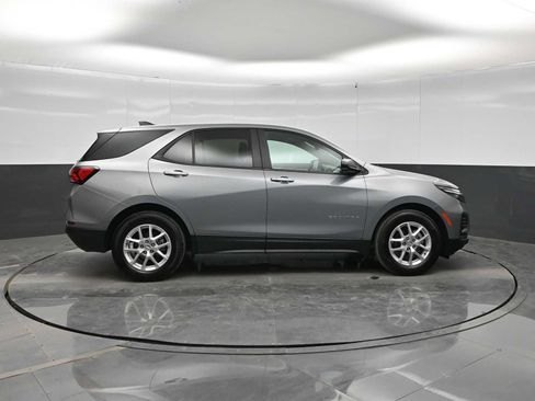 Used 2023 Chevrolet Equinox LS w/ LS Convenience Package FWD image 9
