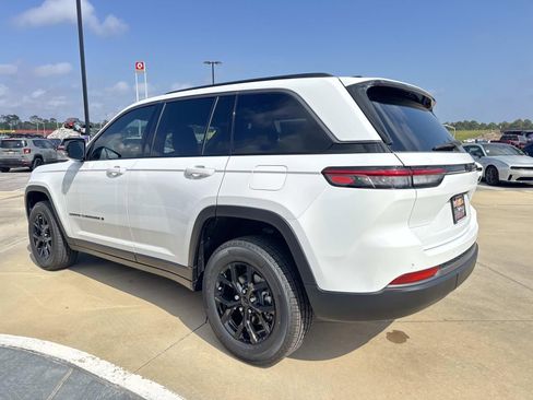 New 2026 Jeep Grand Cherokee Altitude image 5