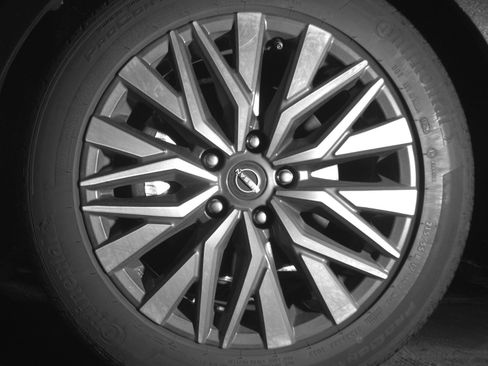 Used 2025 Nissan Altima 2.5 SV FWD image 12