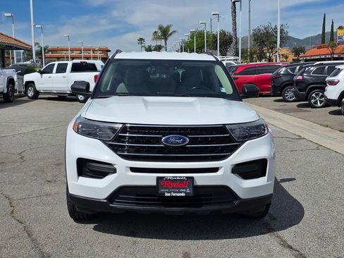 Used 2021 Ford Explorer XLT image 2