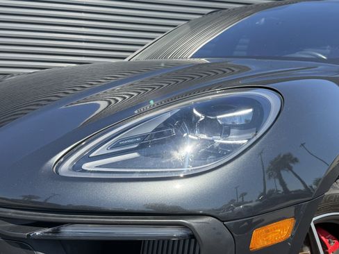 Certified 2023 Porsche Macan S AWD/4WD image 28