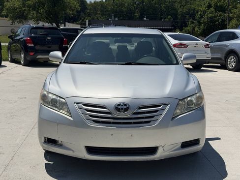 Used 2009 Toyota Camry LE FWD image 2