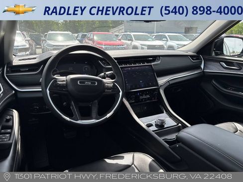 Used 2023 Jeep Grand Cherokee L Limited w/ Luxury Tech Group II AWD/4WD image 14