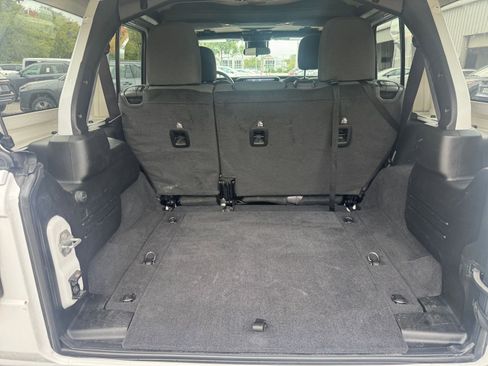 Used 2025 Jeep Wrangler Sahara image 30