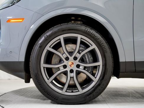 Used 2025 Porsche Cayenne image 29