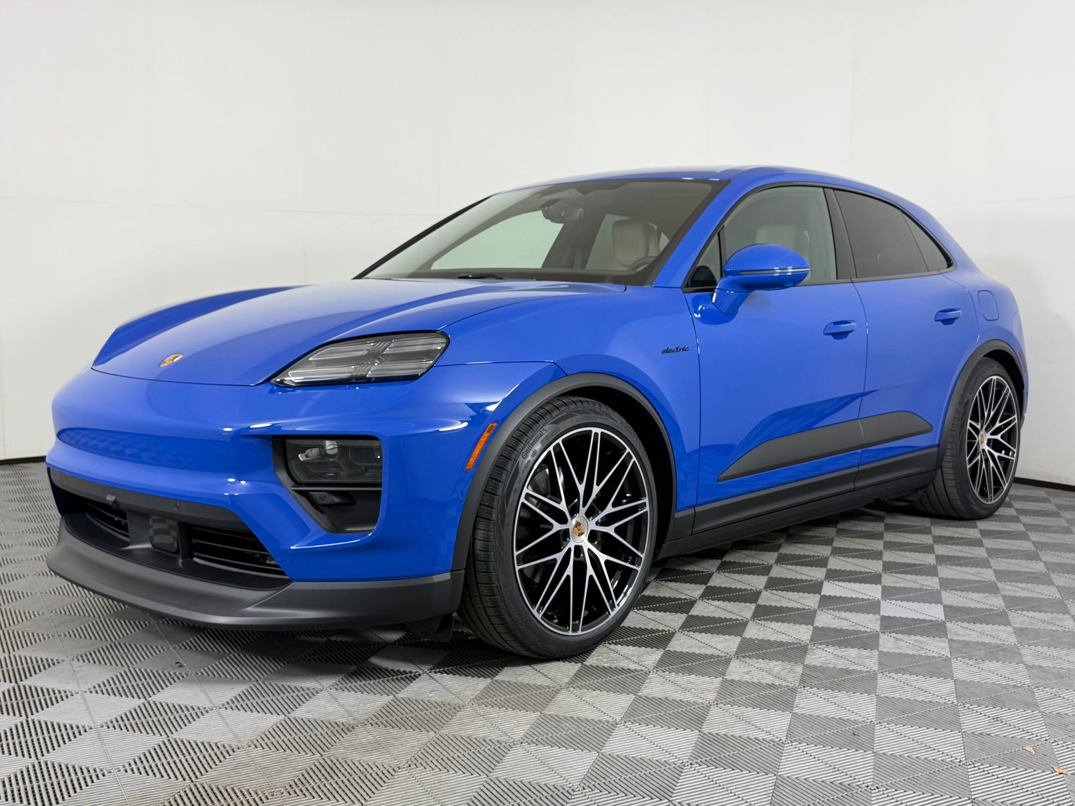 Used 2026 Porsche Macan Electric RWD image 1