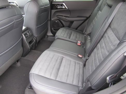 New 2026 Mitsubishi Outlander SE image 8