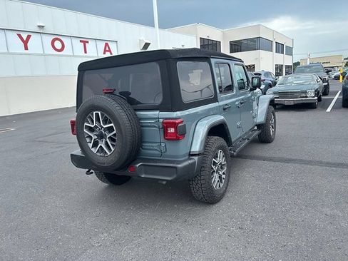 Used 2024 Jeep Wrangler Unlimited Sahara w/ Technology Group AWD/4WD image 10