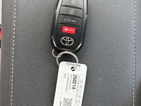 Used 2025 Toyota Camry XLE AWD/4WD image 47