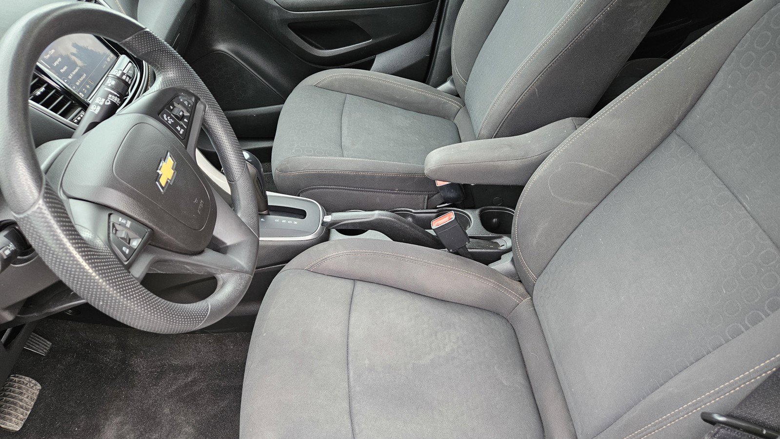 Used 2022 Chevrolet Trax LS w/ Tint and Cruise Package FWD image 10