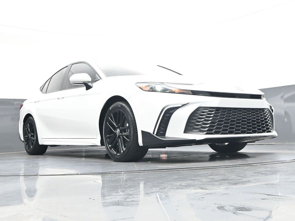 Used 2026 Toyota Camry SE FWD image 29