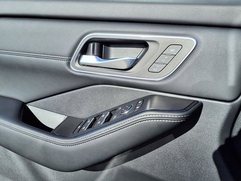 New 2026 Nissan Rogue Platinum w/ Tech Package image 38