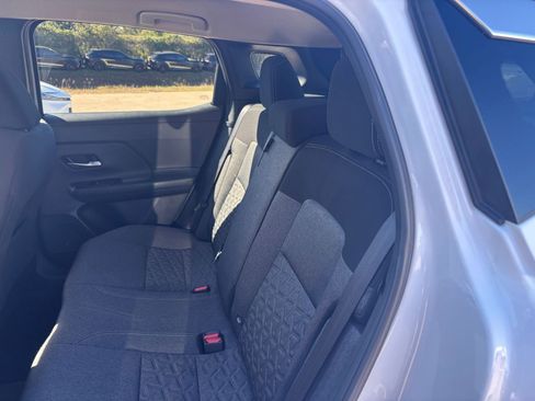 Used 2025 Nissan Kicks SV image 37