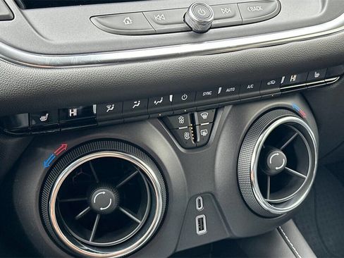 New 2025 Chevrolet Blazer LT w/ Midnight/Sport Edition image 22