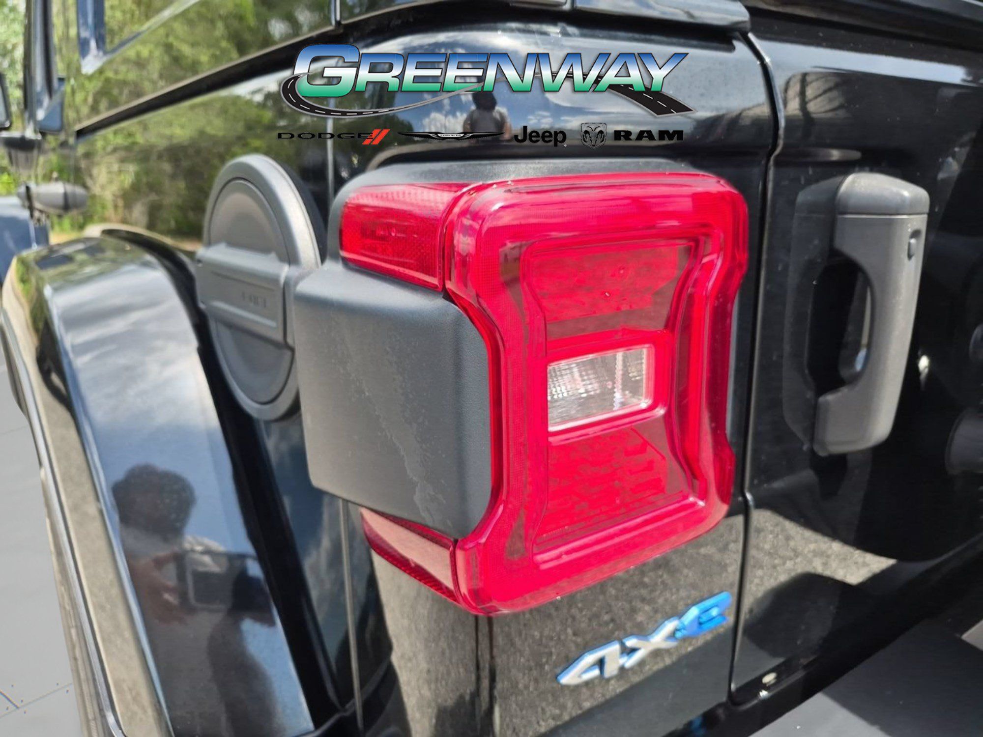 Used 2022 Jeep Wrangler Unlimited Sahara AWD/4WD image 28