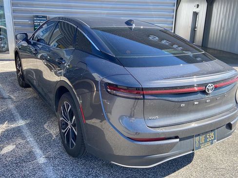 Used 2023 Toyota Crown XLE image 9