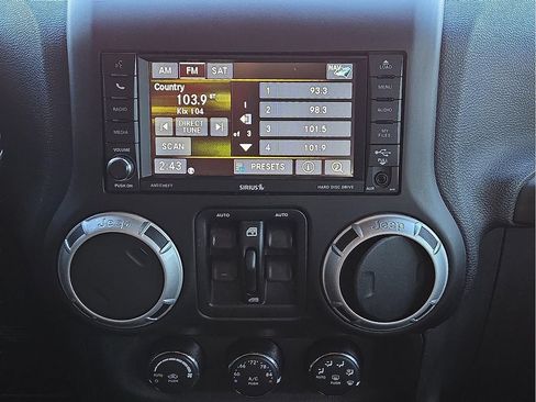 Used 2017 Jeep Wrangler Unlimited Rubicon AWD/4WD image 11