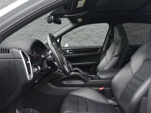 Certified 2023 Porsche Cayenne AWD/4WD image 15