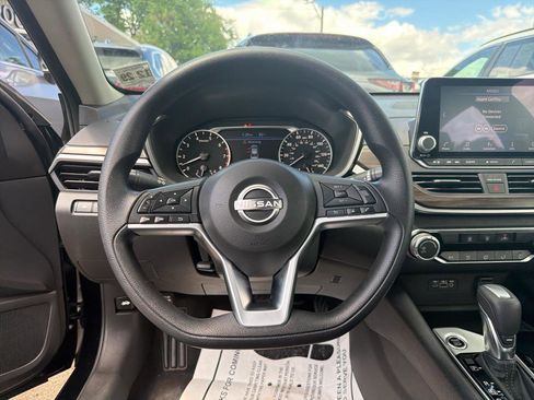 Used 2024 Nissan Altima 2.5 SV FWD image 20